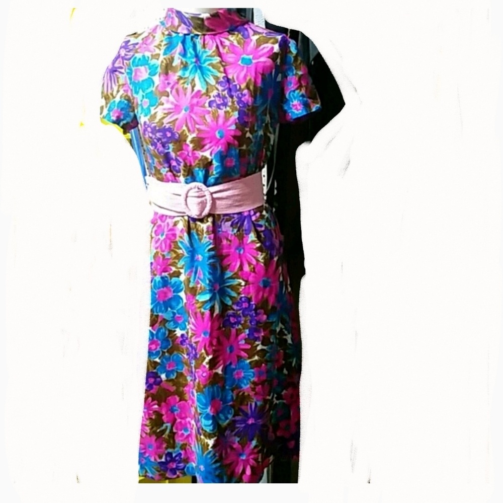 Super cute 70s dress